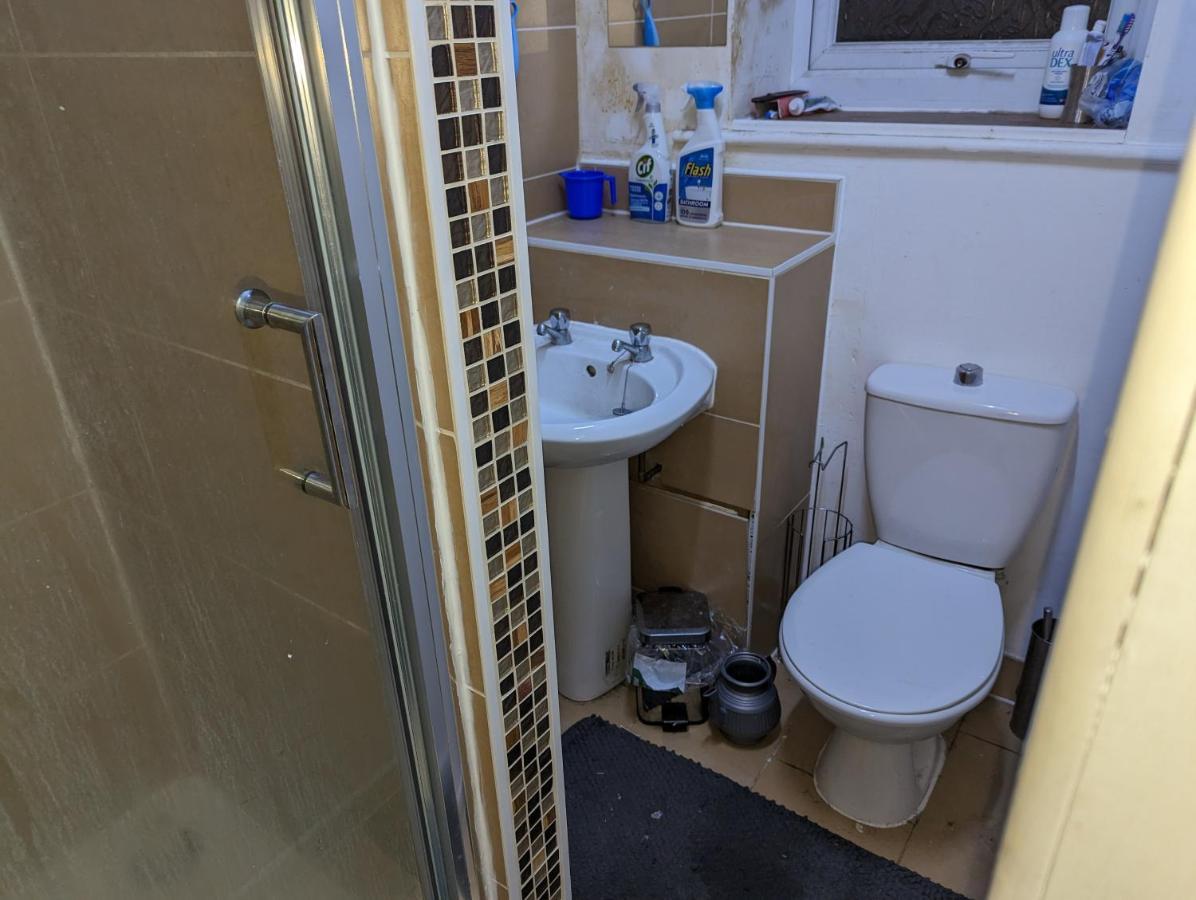 Oldham Town Centre Double Room 5 Екстер'єр фото